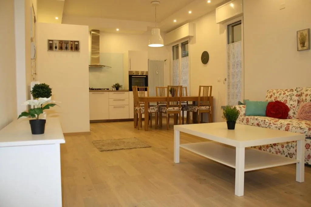 Soggiorno open space della Casa di Kro a Bologna